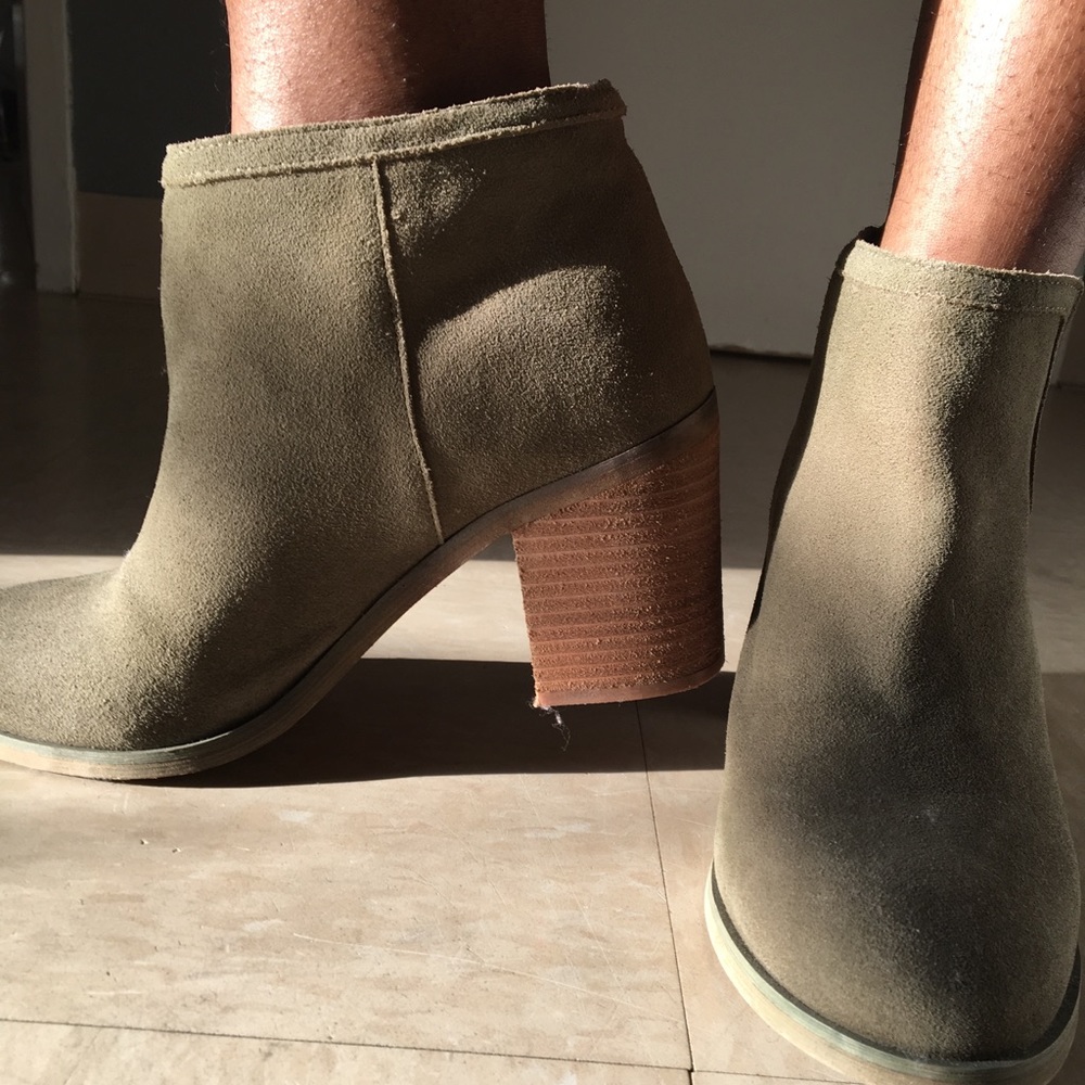 Chunky heel Ankle booties with cut out